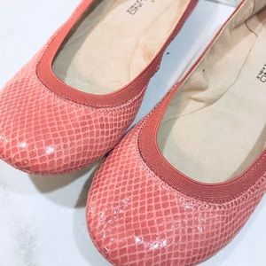 Cute Pink Bandolino Snakeskin Print Flats